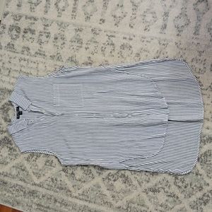 Sleeveless high-low button front shirt